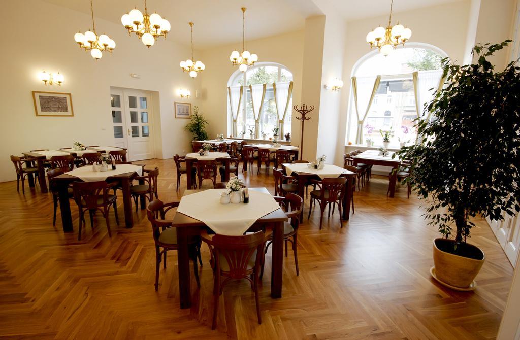 Hotel Pod Zelenym Dubem Bohumín Dış mekan fotoğraf